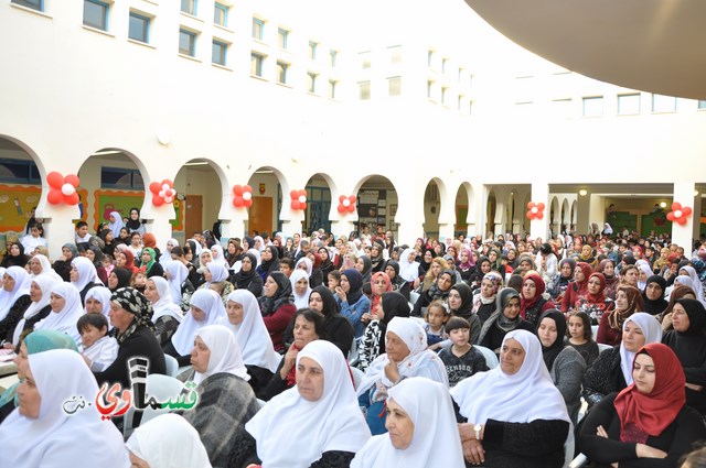  فيديو: مدرسة جنة ابن رشد تكرم امهات المعلمين في امسية ابداعية لطلابها بمشاركة الاباء والامهات ..